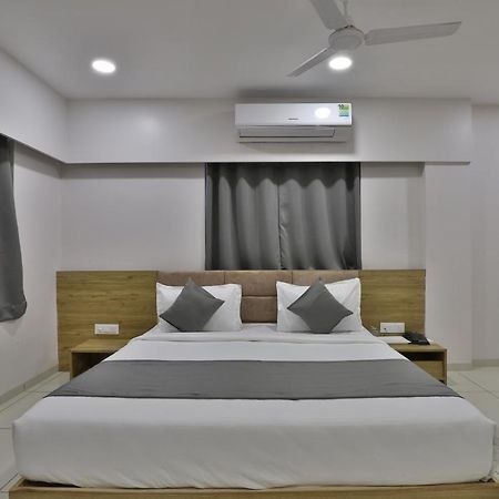 Hotel Monville Group Vadodara Exterior foto