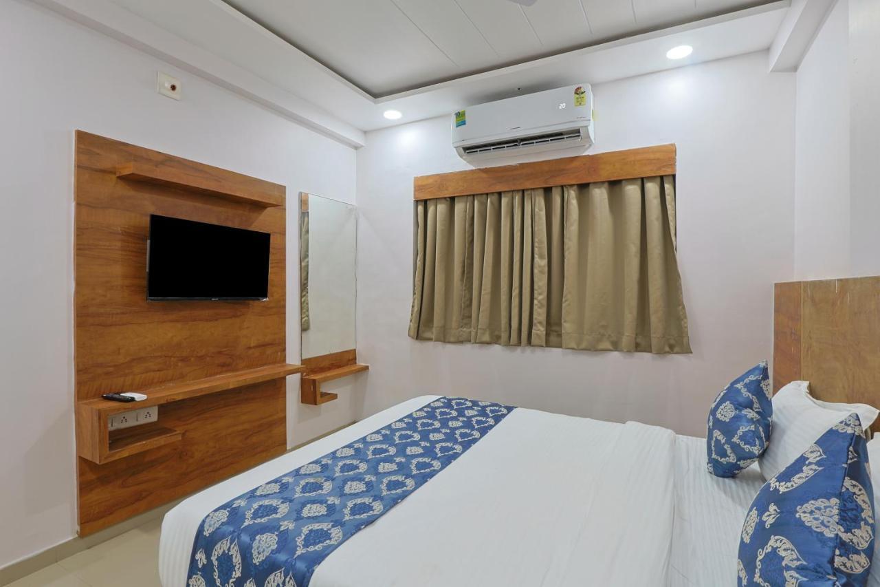 Hotel Monville Group Vadodara Exterior foto