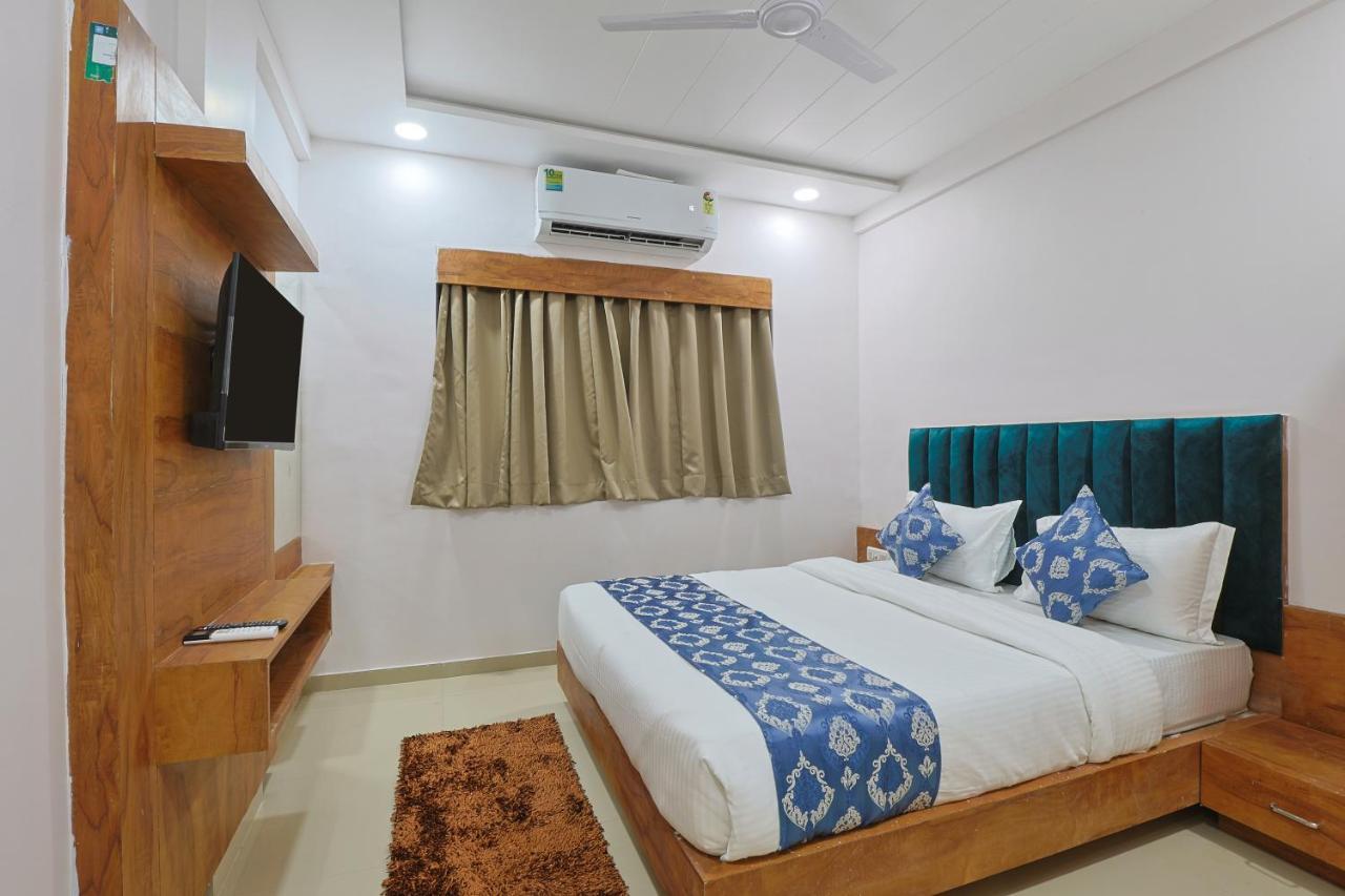 Hotel Monville Group Vadodara Exterior foto